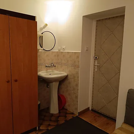 Aura Проживання в сім'ї *